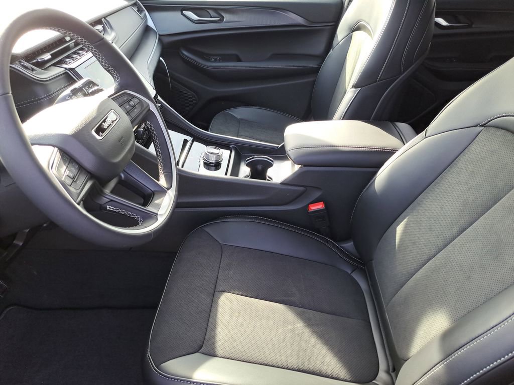 New 2025 Jeep Grand Cherokee L Altitude image 17