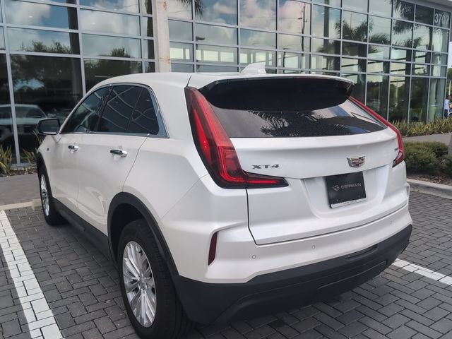 Used 2024 Cadillac XT4 Luxury w/ Cold Weather Package FWD image 3