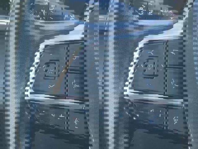 Used 2022 Toyota Highlander LE image 6