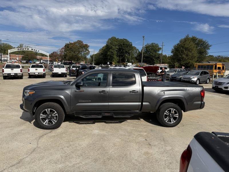 Used 2019 Toyota Tacoma TRD Sport w/ Technology Package AWD/4WD image 2