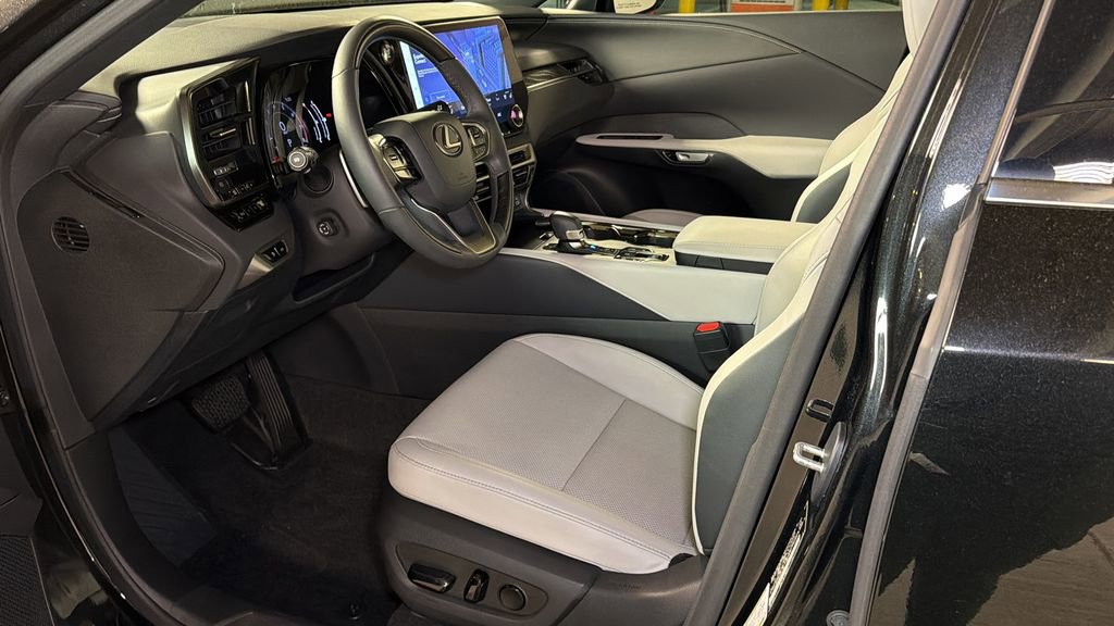 Used 2023 Lexus RX 350 Premium w/ Accessory Package AWD/4WD image 22