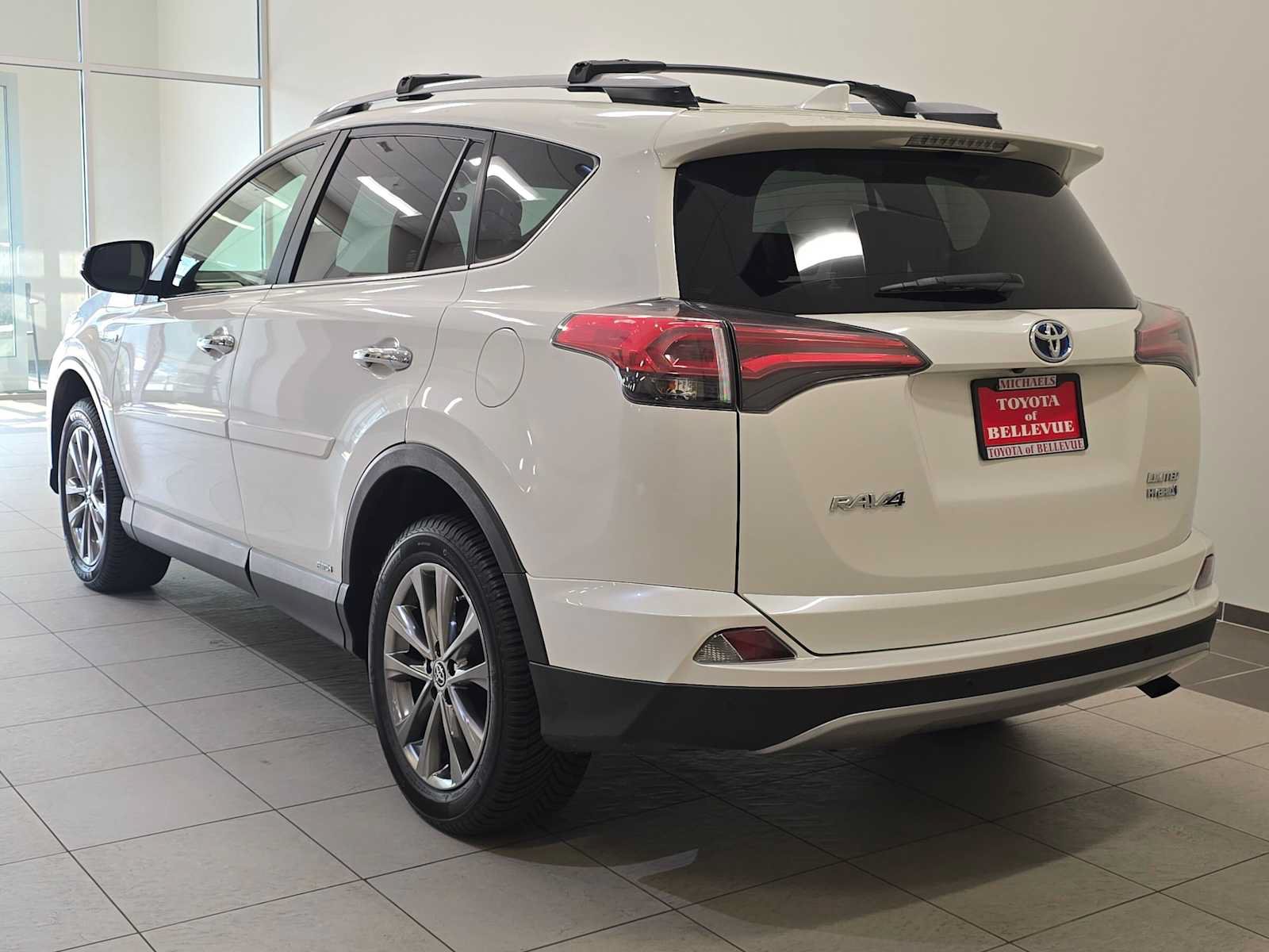 Used 2018 Toyota RAV4 Limited AWD/4WD image 4