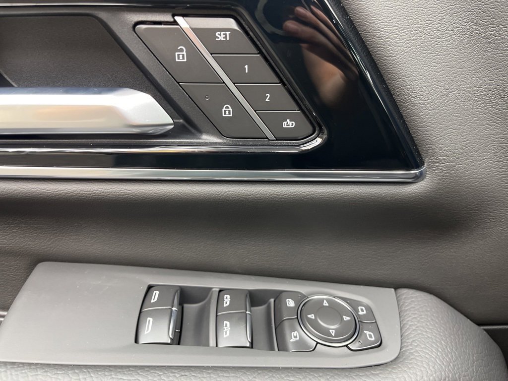 New 2026 GMC Yukon Denali w/ Sun & Power Step Package image 8