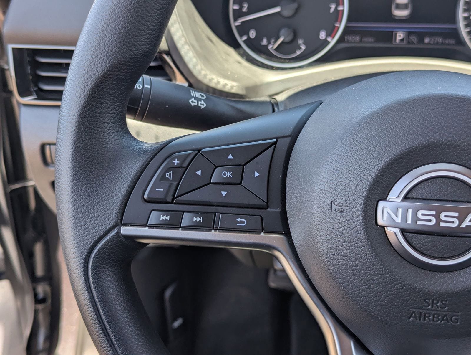 Used 2025 Nissan Sentra SV FWD image 23
