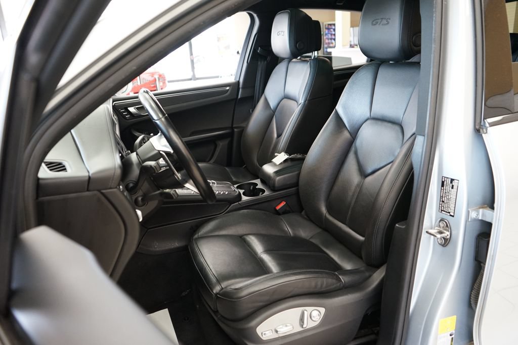 Used 2018 Porsche Macan GTS w/ Premium Package Plus AWD/4WD image 2