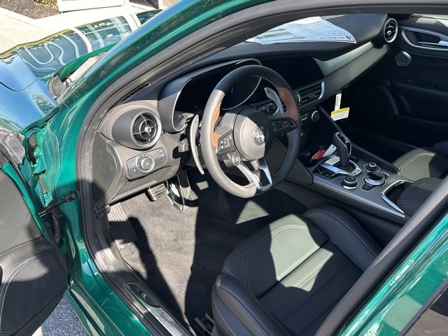 New 2025 Alfa Romeo Giulia AWD w/ Driving Assist Package image 11