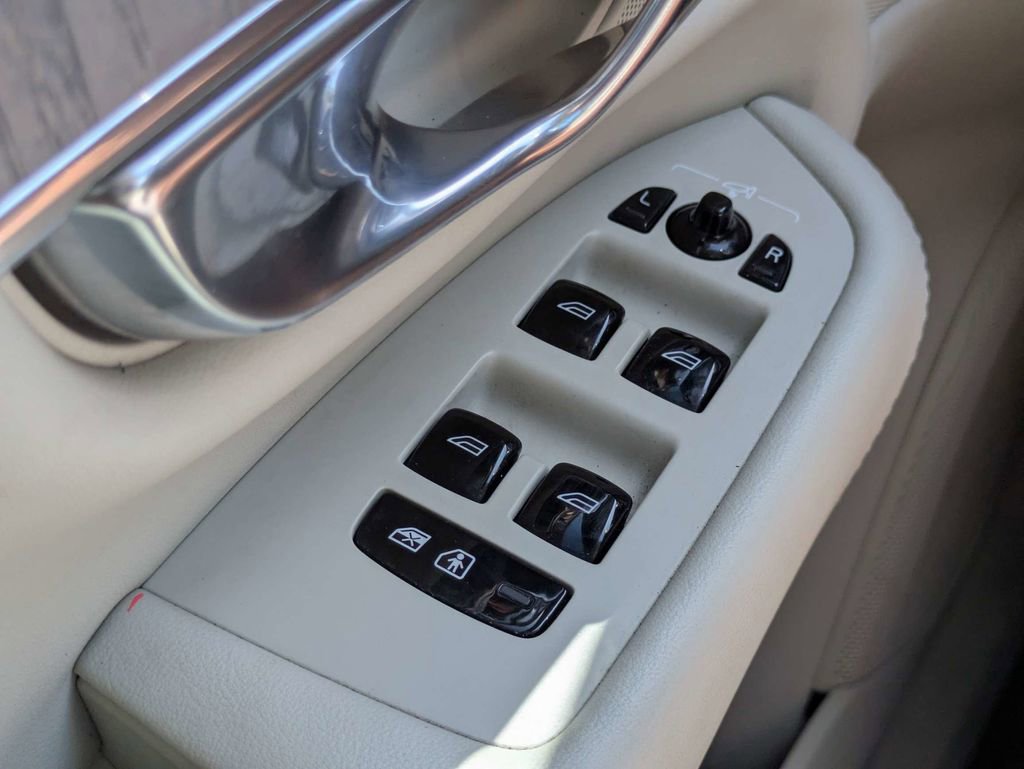 Certified 2025 Volvo XC90 T8 Plus w/ Protection Package Premier AWD/4WD image 27