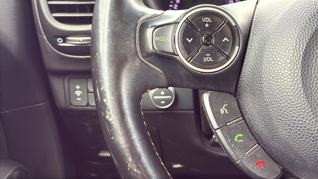 Used 2015 Kia Soul + w/ Primo Package FWD image 26