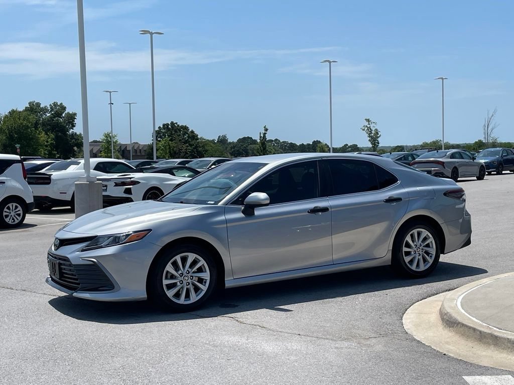 Used 2022 Toyota Camry LE FWD image 4