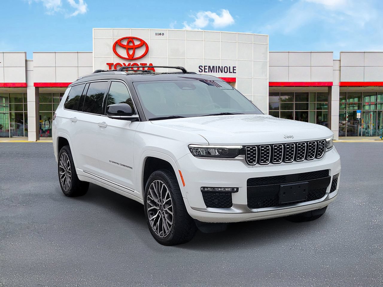 Used 2022 Jeep Grand Cherokee L Summit AWD/4WD image 2