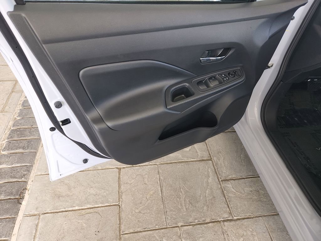 Used 2025 Nissan Versa SV image 27