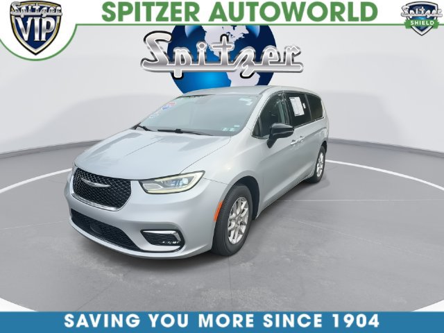 Used 2024 Chrysler Pacifica Touring-L FWD image 4