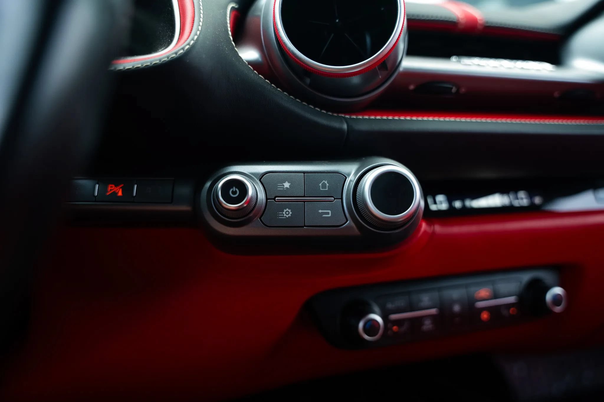 Used 2019 Ferrari 812 Superfast RWD image 50