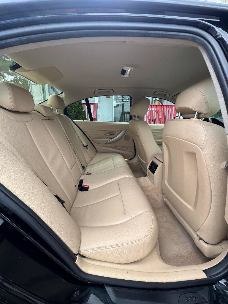 Used 2016 BMW 320i Sedan RWD image 22