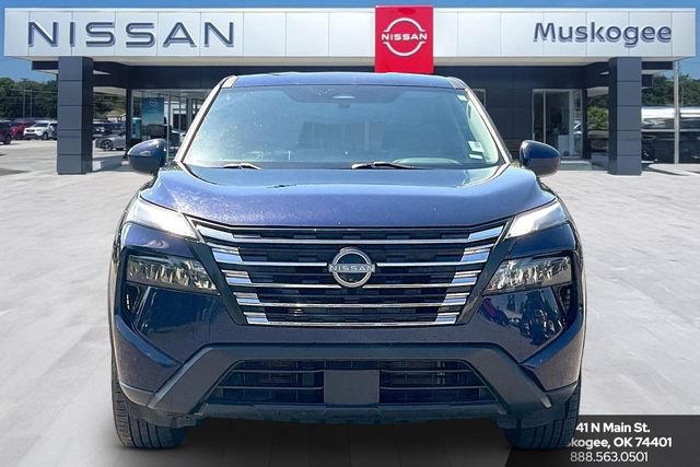 Used 2024 Nissan Rogue SV FWD image 2