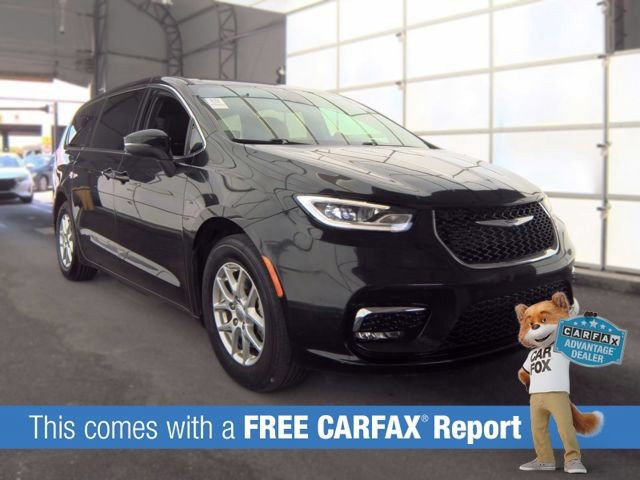 Used 2023 Chrysler Pacifica Touring FWD image 2