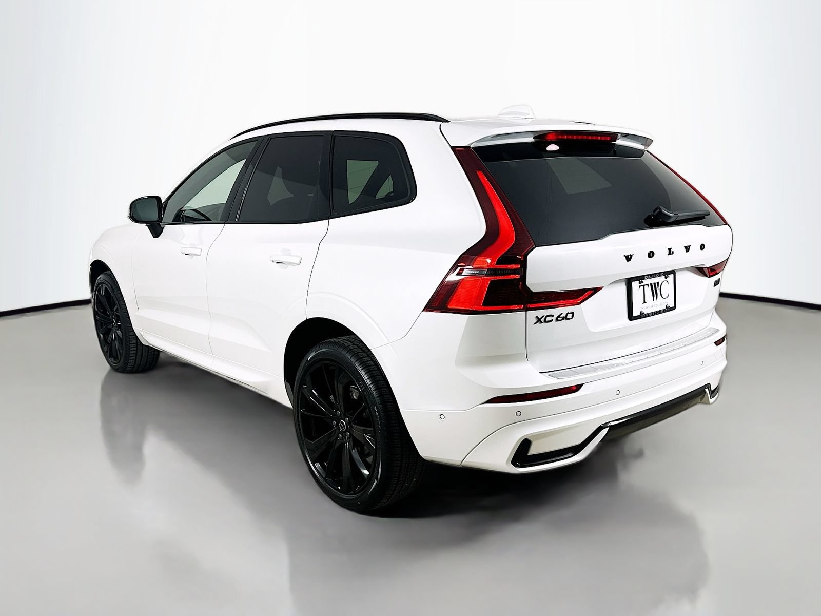 New 2026 Volvo XC60 B5 Ultra w/ Protection Package Premier AWD/4WD image 7