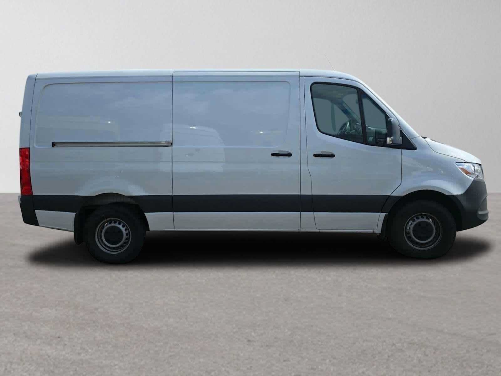 Used 2025 Mercedes-Benz Sprinter 2500 image 2