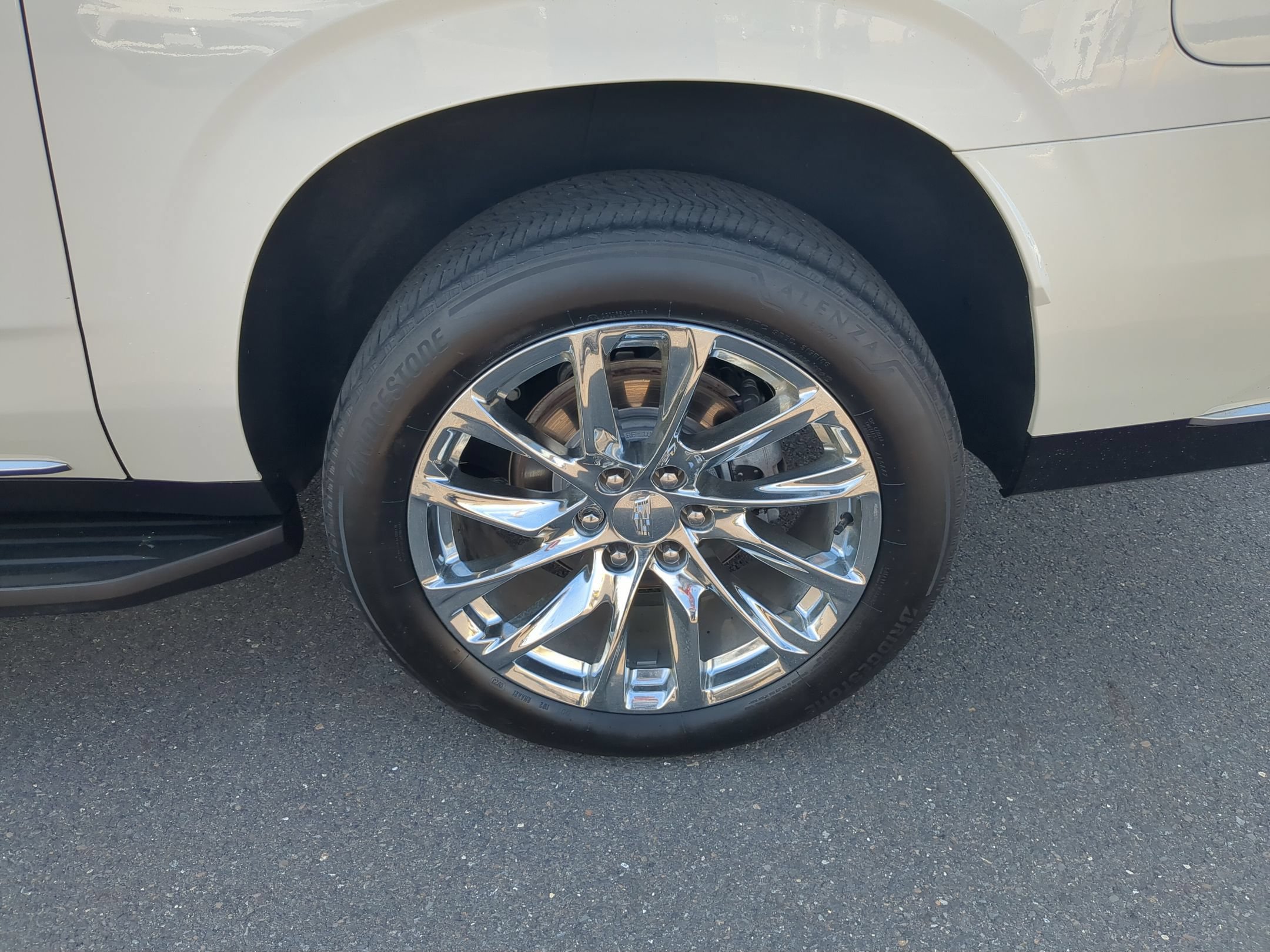 Certified 2023 Cadillac Escalade ESV Premium Luxury w/ LPO, Radiant Package AWD/4WD image 32
