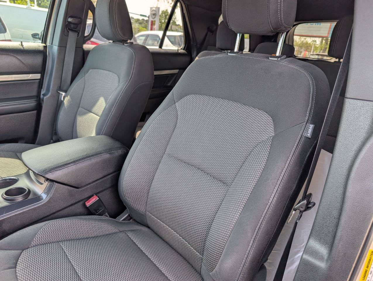 Used 2018 Ford Explorer XLT FWD image 16