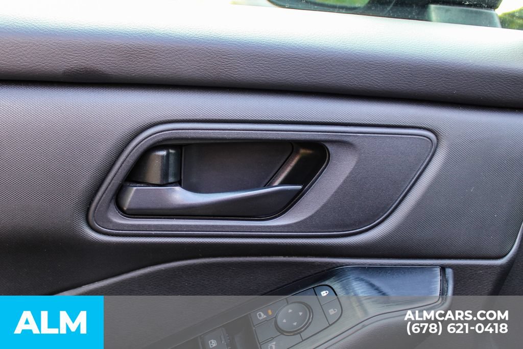 Used 2024 Nissan Rogue S AWD/4WD image 35