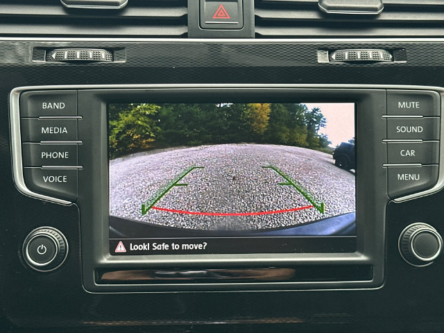 Used 2016 Volkswagen Golf 4-Door FWD image 29