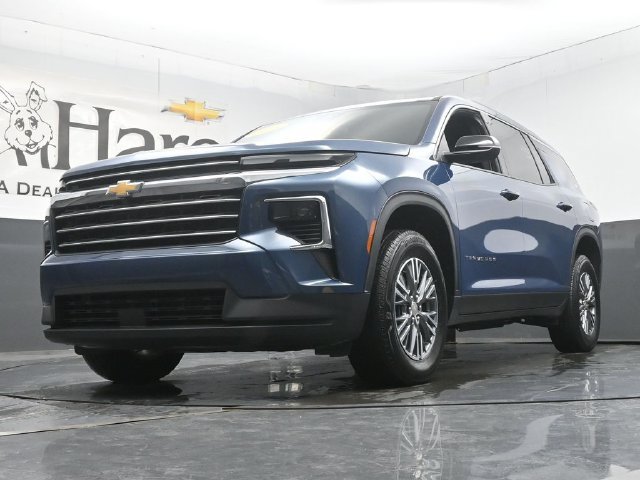 Used 2025 Chevrolet Traverse LT FWD image 4