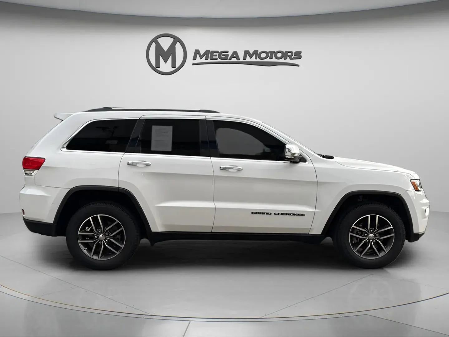 Used 2018 Jeep Grand Cherokee Limited image 6