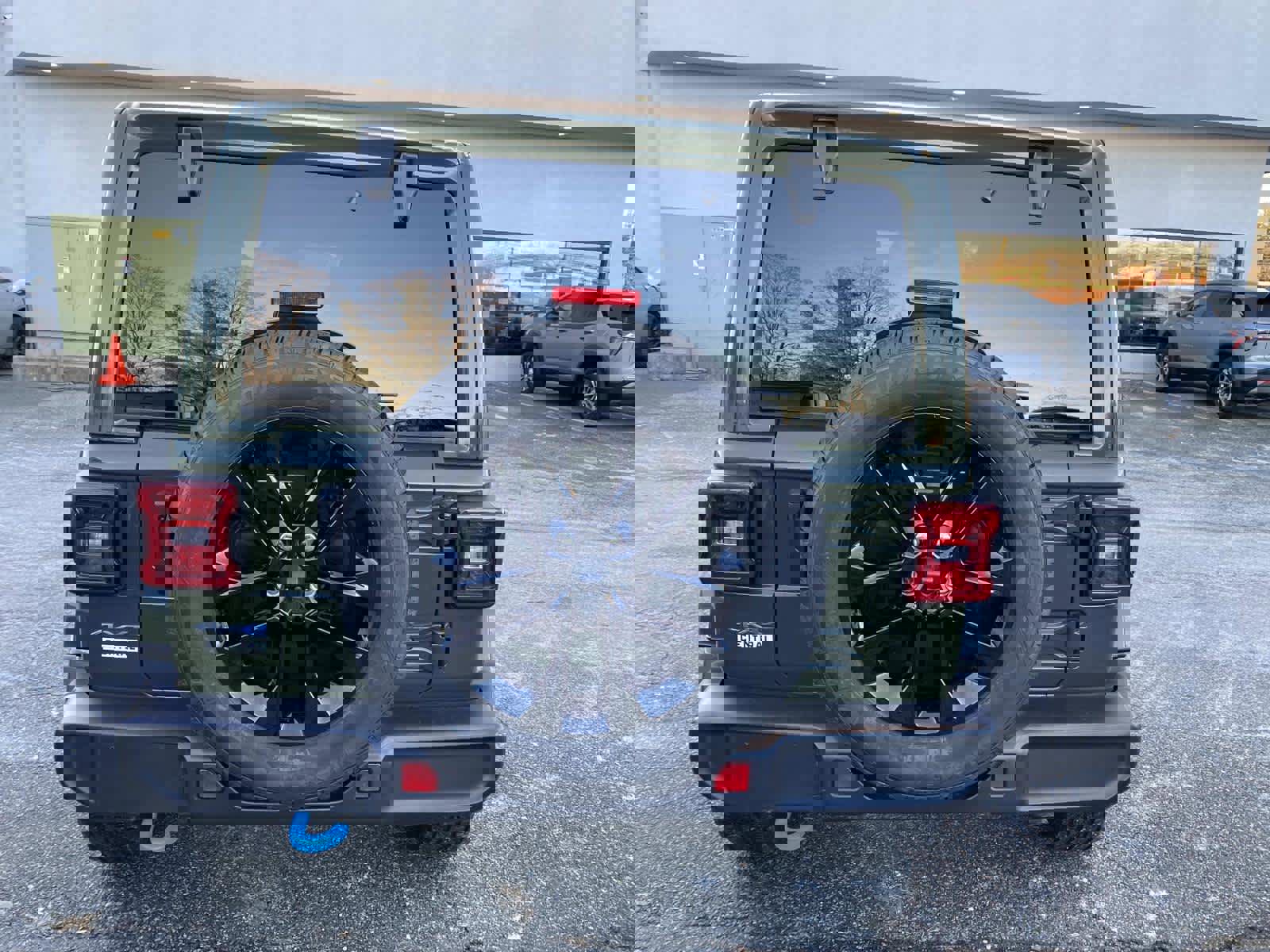 Used 2024 Jeep Wrangler Sahara w/ Technology Group image 4