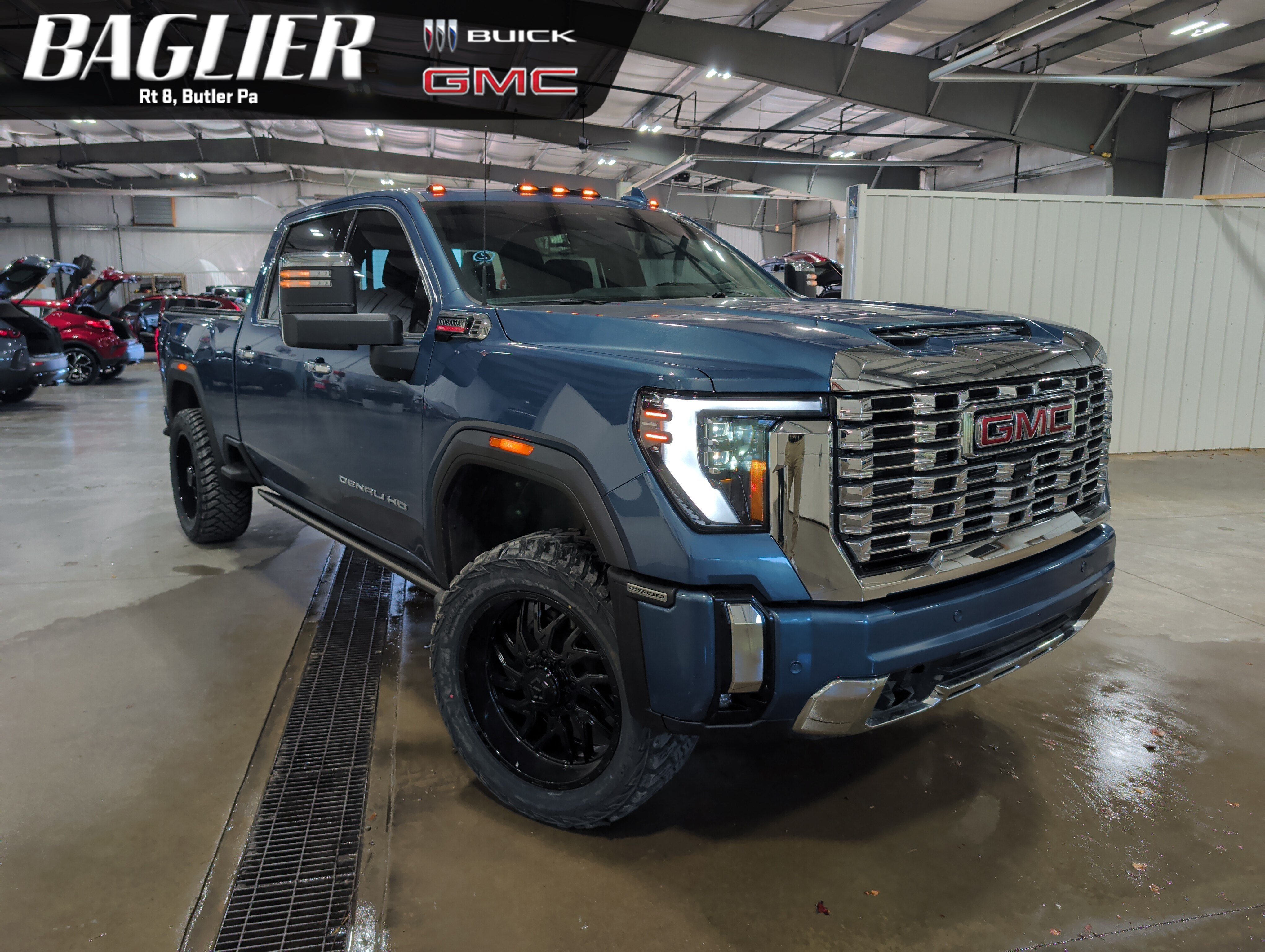 Used 2024 GMC Sierra 2500 Denali w/ Denali Reserve Package AWD/4WD image 1