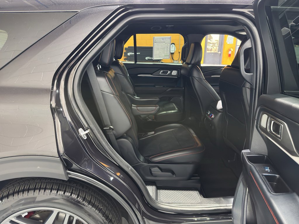 Used 2025 Ford Explorer ST image 20