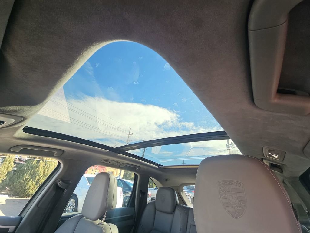 Used 2014 Porsche Cayenne Turbo image 18