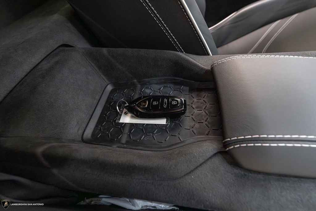 Used 2026 Lamborghini Revuelto AWD/4WD image 29