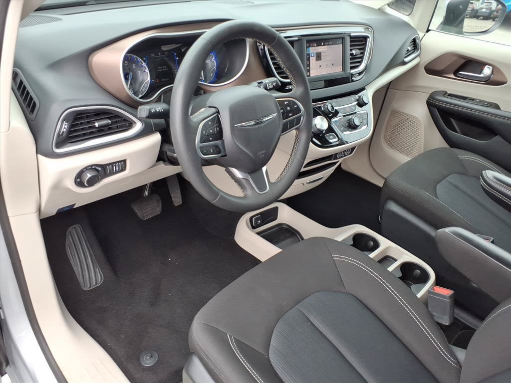 Used 2023 Chrysler Voyager LX FWD image 12