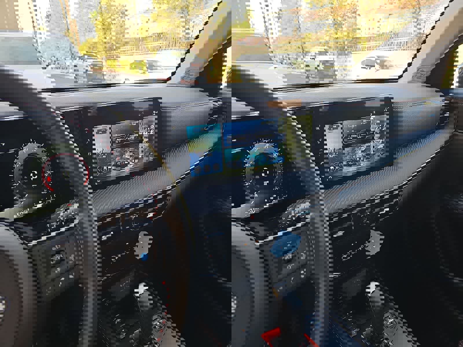 Used 2025 Nissan Kicks SR FWD image 20