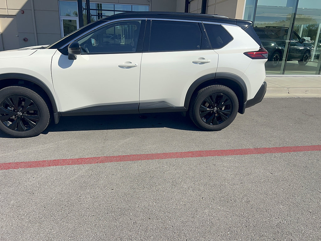 Used 2023 Nissan Rogue SV w/ SV Premium Package FWD image 7