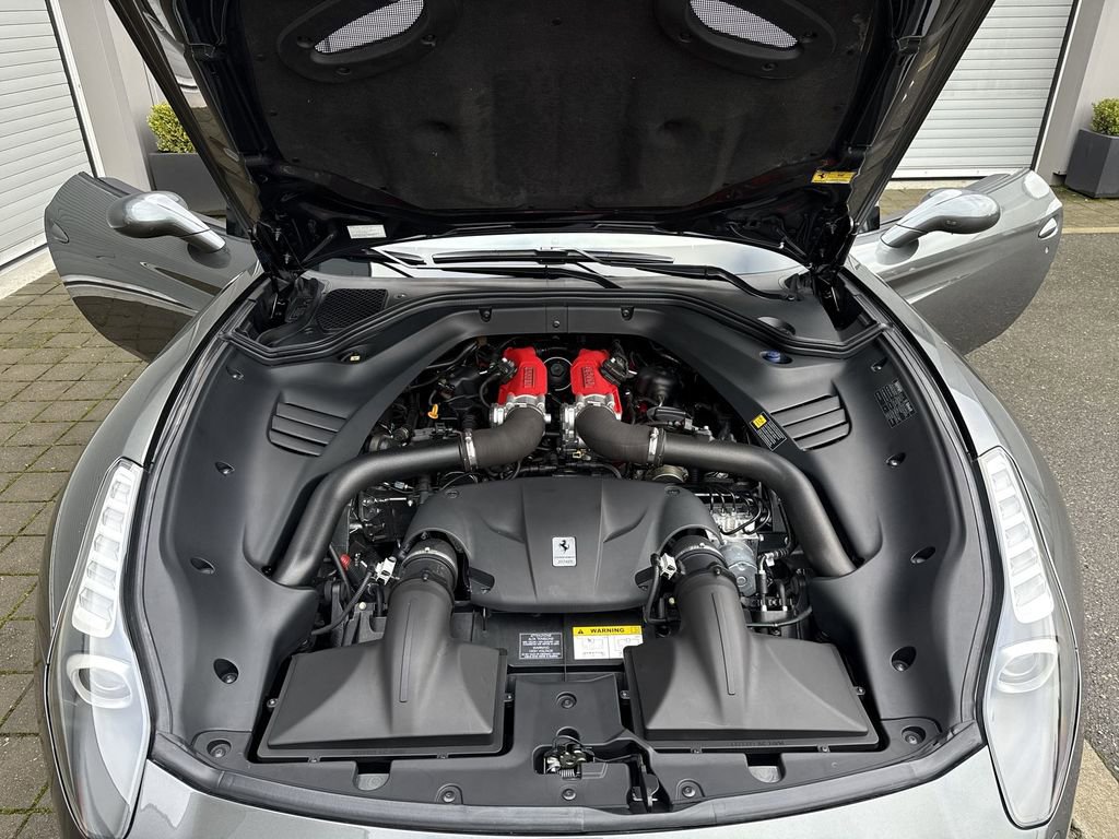 Used 2015 Ferrari California T image 25