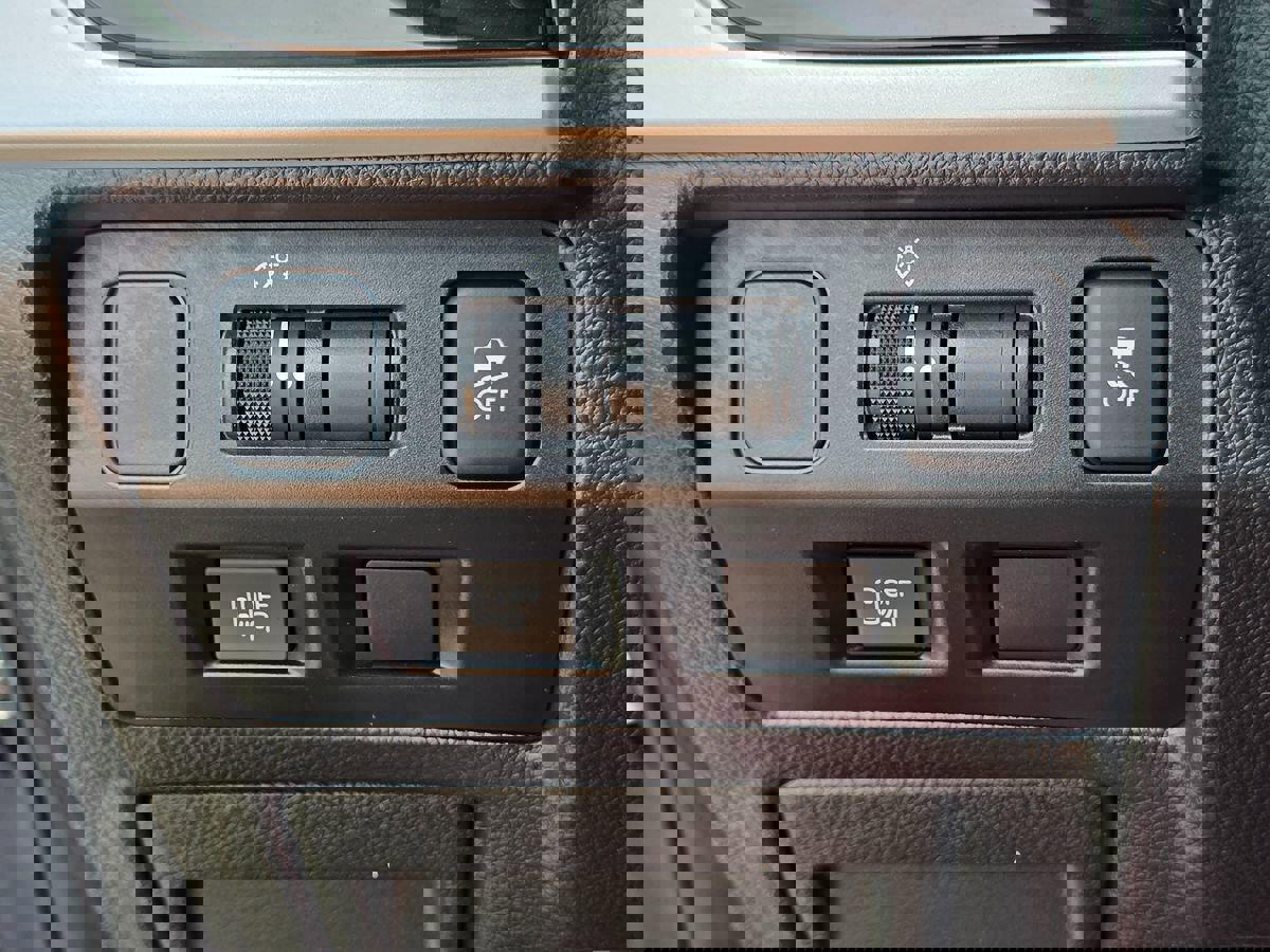 Used 2017 Subaru Crosstrek 2.0i Limited image 47