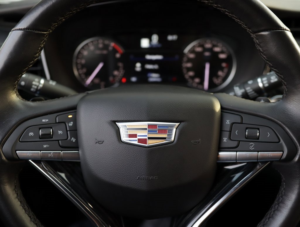 Used 2025 Cadillac XT6 Premium Luxury image 10