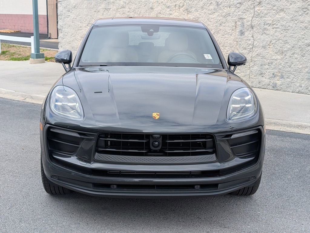 Certified 2022 Porsche Macan AWD/4WD image 10