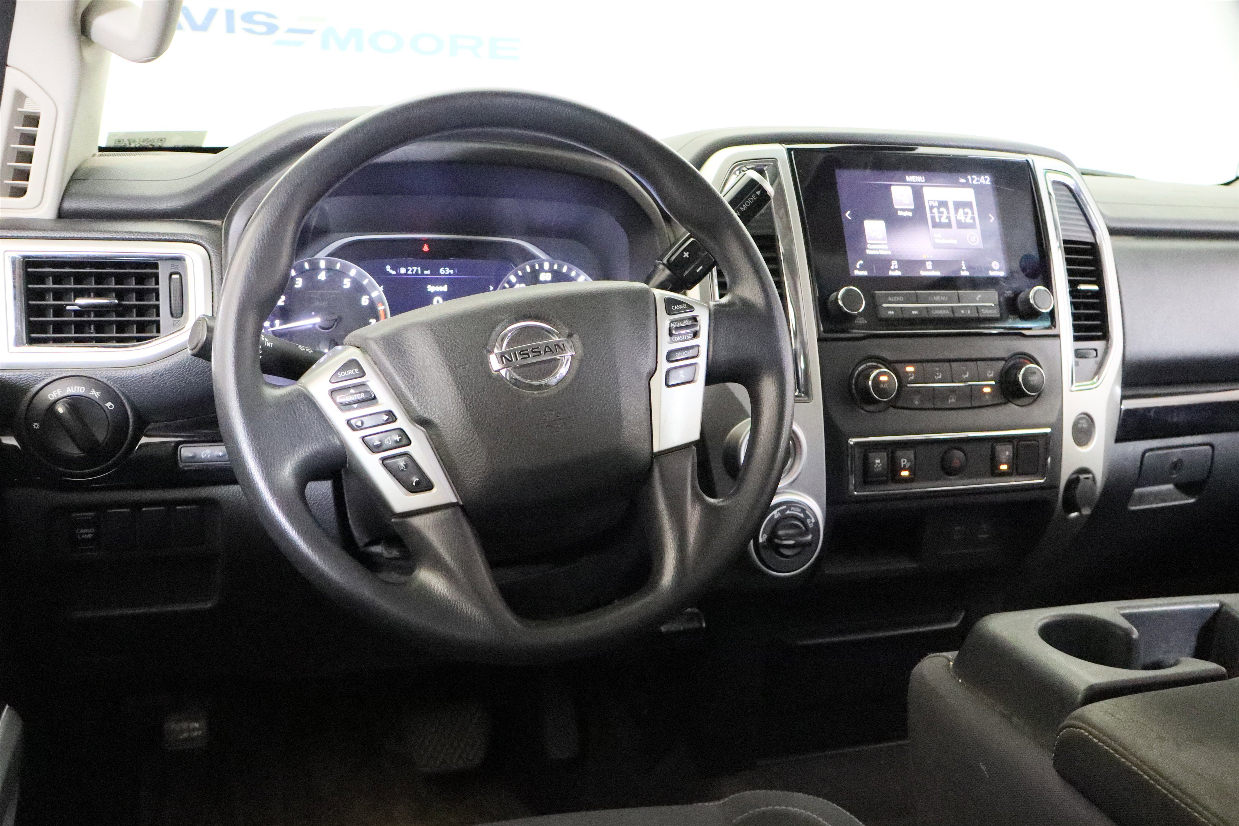 Used 2021 Nissan Titan SV w/ Accessory Utility Package AWD/4WD image 16