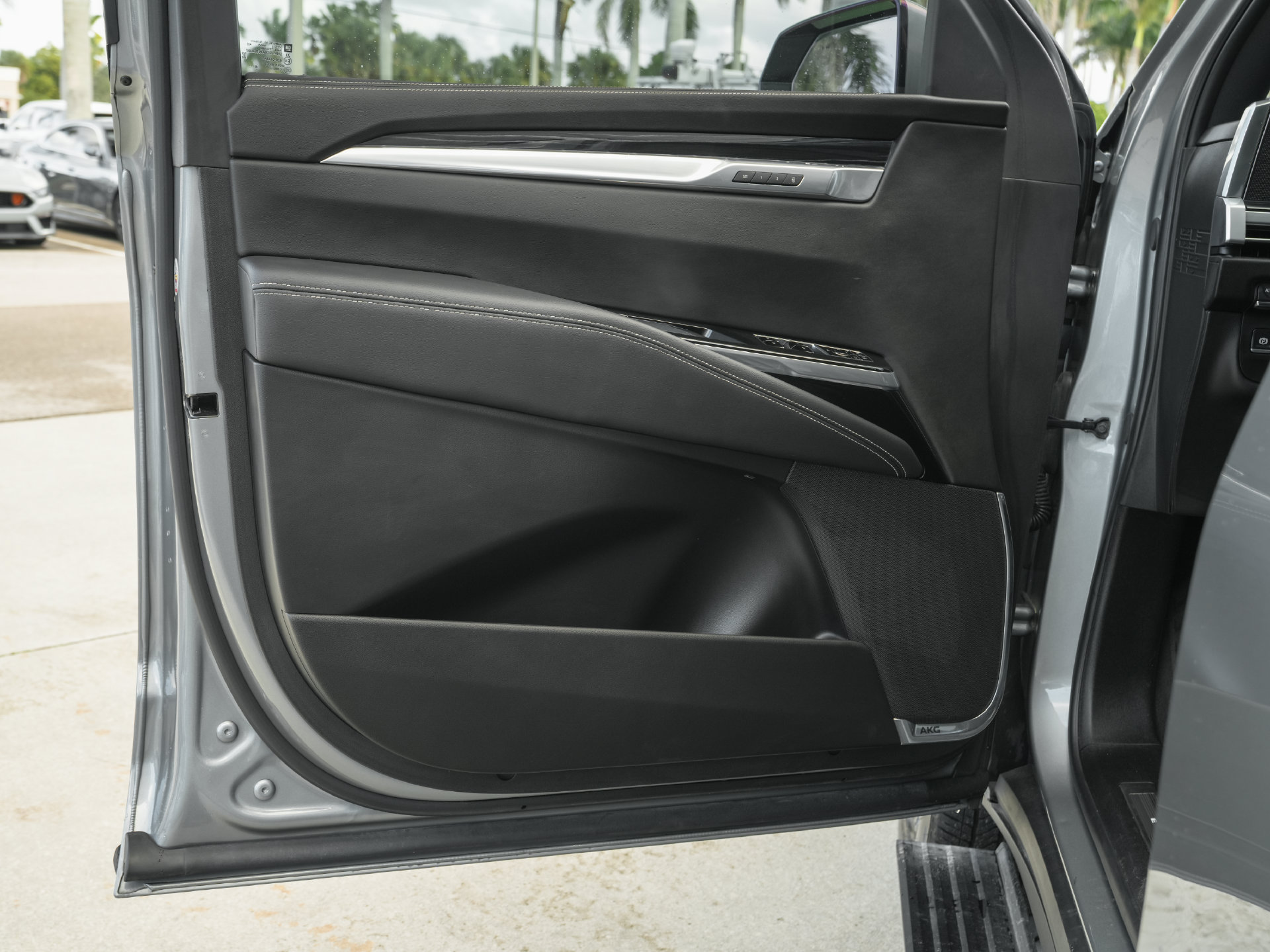 Used 2025 Cadillac Escalade Sport w/ LPO, ONYX Package AWD/4WD image 44