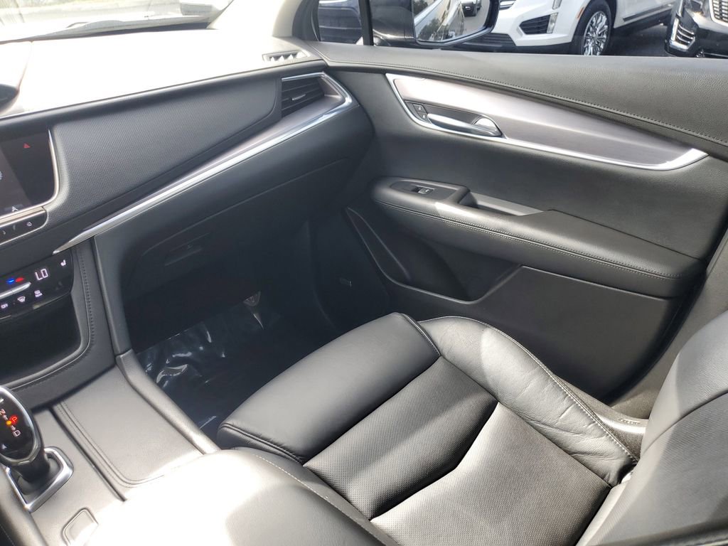 Used 2017 Cadillac XT5 Luxury w/ Driver Awareness Package image 19