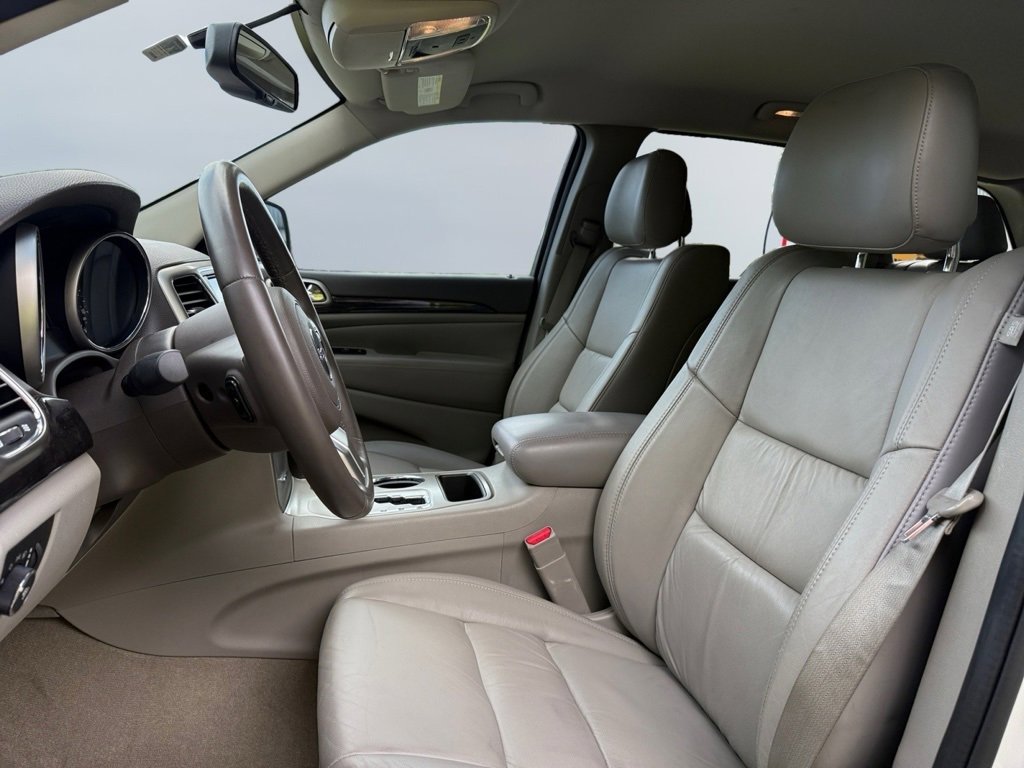 Used 2012 Jeep Grand Cherokee Laredo image 16