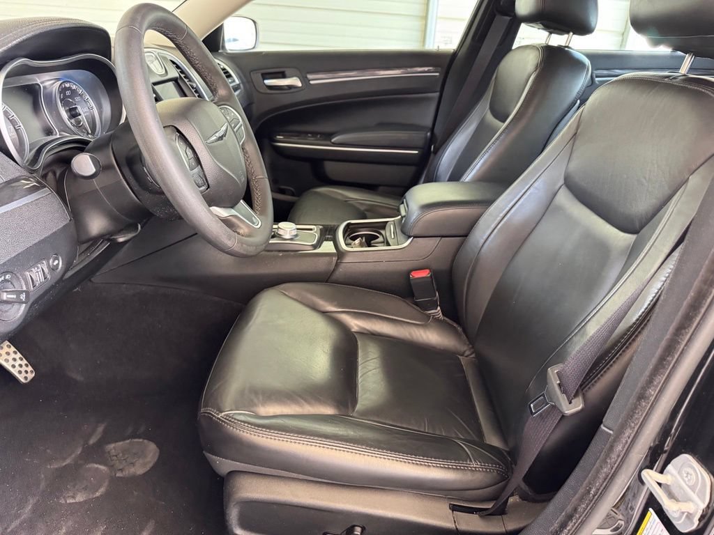 Used 2022 Chrysler 300 Touring L RWD image 8