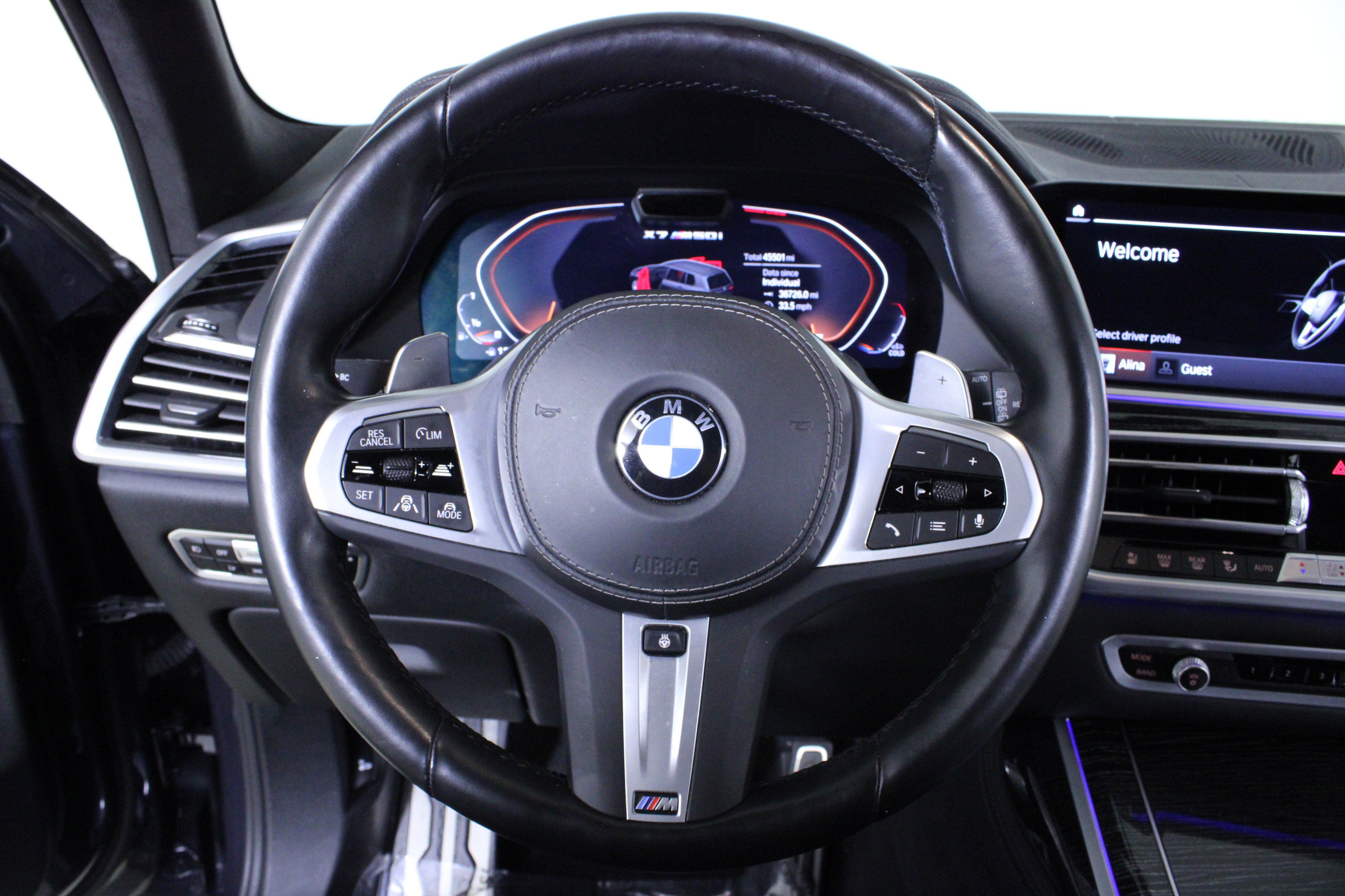 Used 2022 BMW X7 M50i image 25