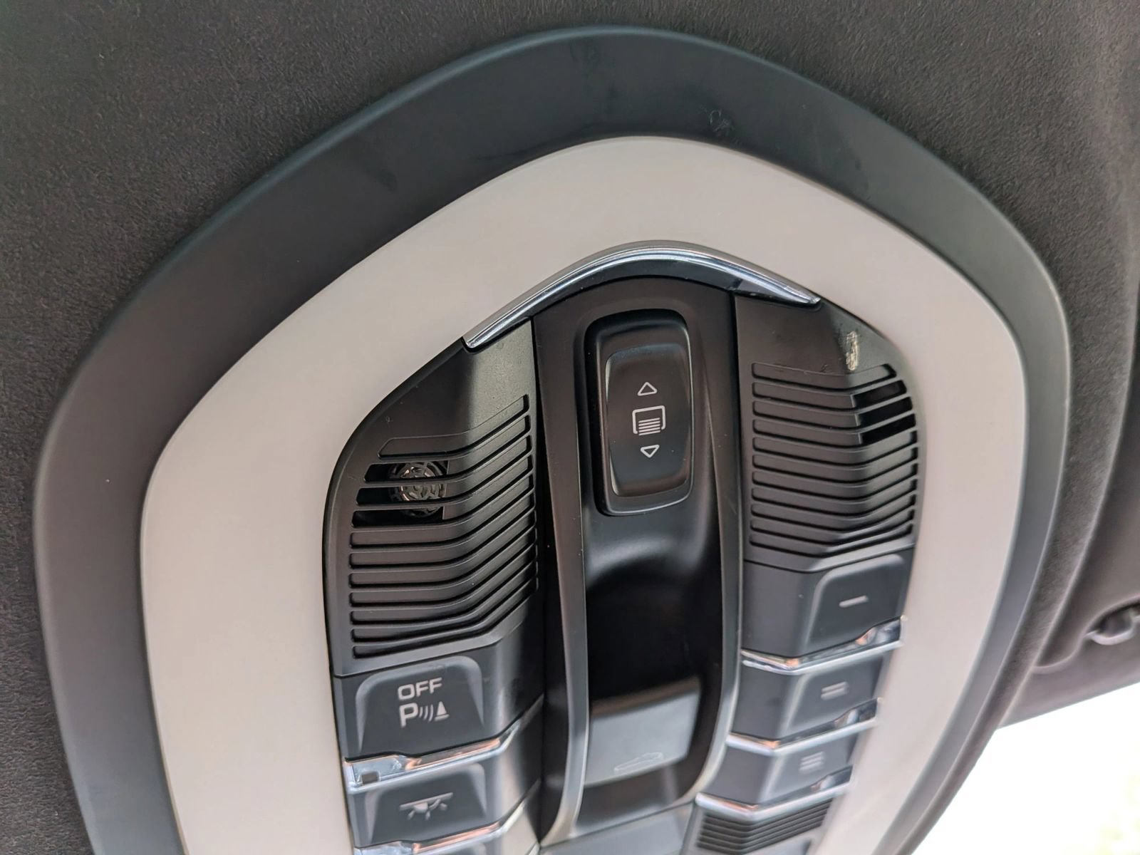 Used 2017 Porsche Macan Turbo AWD/4WD image 46