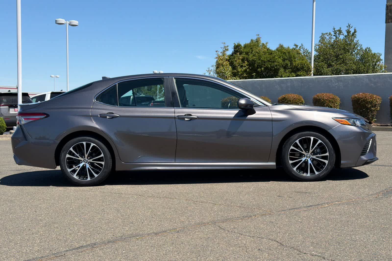 Used 2019 Toyota Camry SE FWD image 6