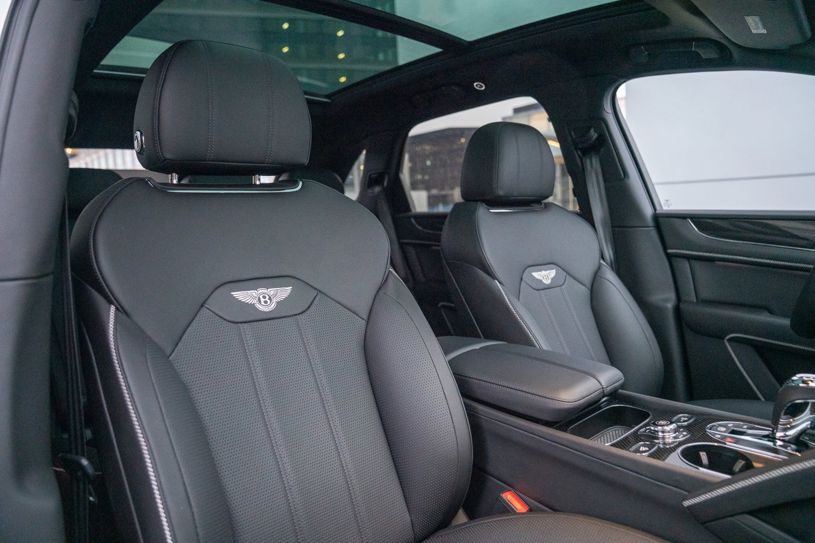 Used 2022 Bentley Bentayga image 28