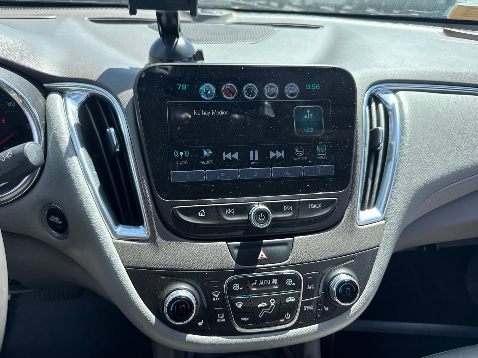 Used 2016 Chevrolet Malibu Hybrid w/ Leather Package FWD image 16